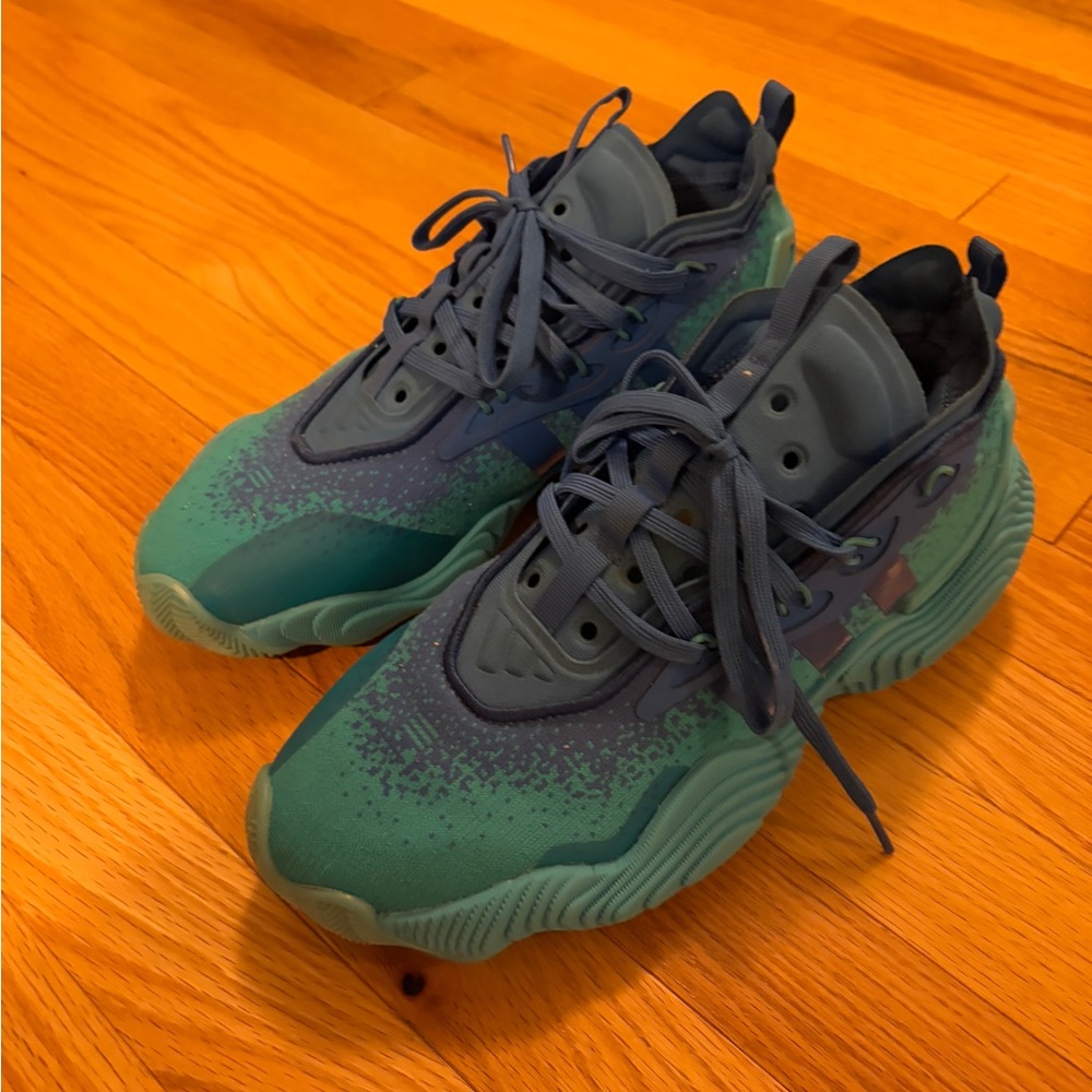Like New Adidas Trae Young Basketball Shoes